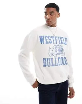 Hollister Sweat-Oberteil in Weiß mit College-Logo für 18,10 € inkl. Versand (statt 25,00 €)