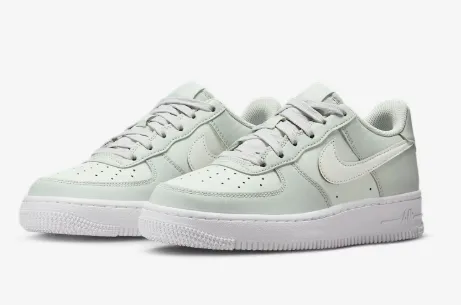 Schnäppchen, Deals Und Rabattcodes Des Tages: Nike Air Force Schuh Für Ältere Kinder