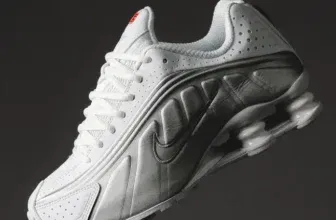 Nike Shox R4 Women AR3565-101 für 74,33 € inkl. Versand statt 96€