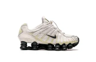 Nike Wmns Shox Tl Damen Sneaker FV0939-002 (Gr. 36,5 bis 40,5) ab 66,40 € inkl. Versand
