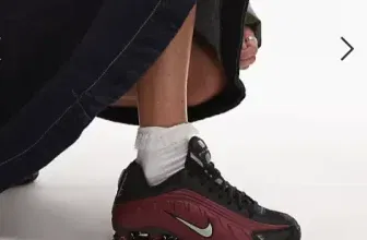 Nike – Shox R4 – Sneaker in Schwarz und Rot (Gr. 36 bis 40,5) für 66,00 € inkl. Versand (statt 100,00 €)