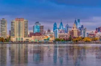 Günstige Flüge von Berlin nach Philadelphia ab 393€ - Wolkenkratzer in Philadelphia