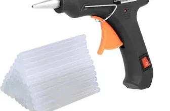 TNOMSNO Heißklebepistole 20W (60 Stück Heißklebesticks 7mm x 100mm) für 4,59 € inkl. Prime-Versand (statt 6,99 €)