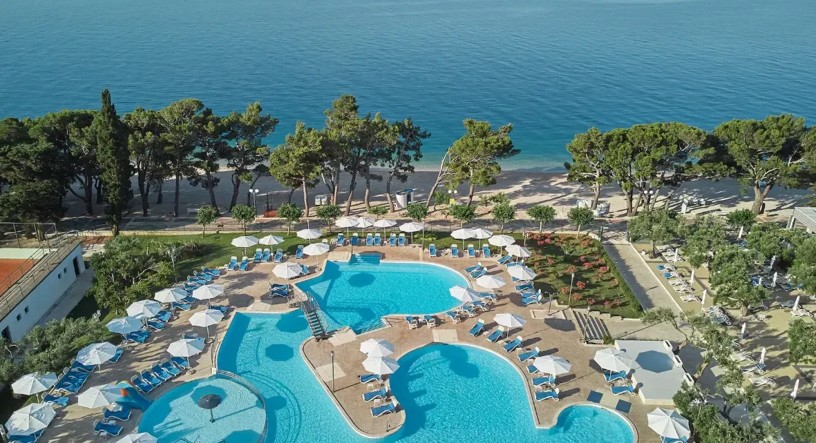 Kroatien All Inclusive: 5 Tage im 3* Bluesun Hotel Neptun direkt am Strand für 180 € p.P