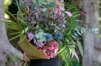 Blumenstrauß Midnight Bloom + Gratis Vase ab 27,28 € inkl. Versand