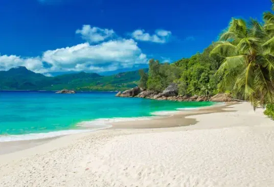 12 Tage Seychellen Inselhopping: Traumurlaub auf Mahé, Praslin & La Digue in 4* Hotels inkl. Flug,Transfers & Frühstück