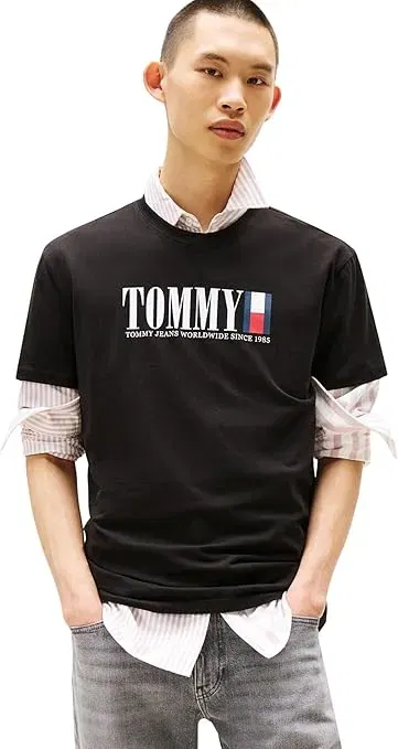 Tommy Jeans Herren T-Shirt Kurzarm Flag Tee Regular Fit (5 Farbkombinationen, Gr. XS bis 4XL Große Größen) für 14,00 € inkl. Prime-Versand (statt 22,87 €)