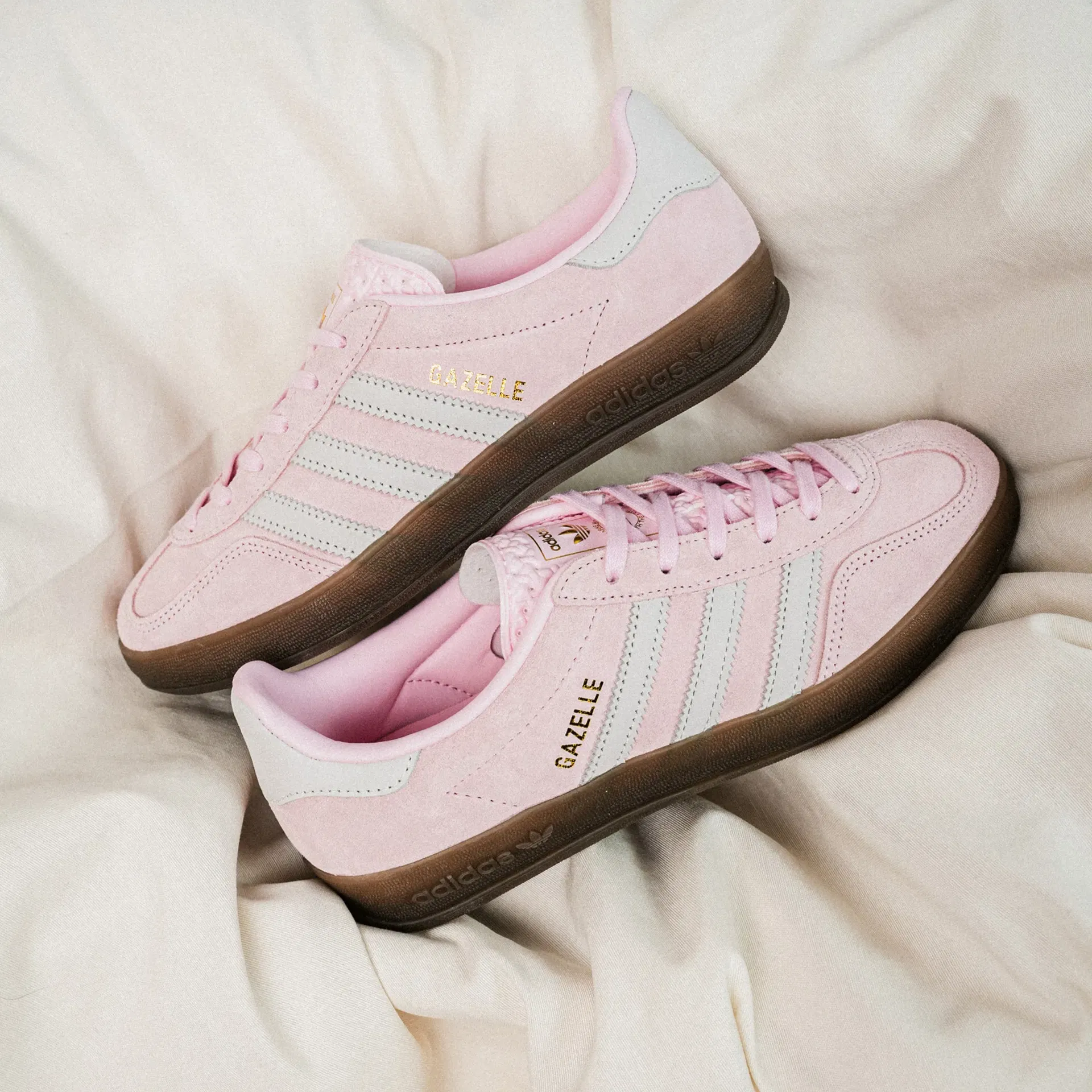 adidas Gazelle Indoor W Clear Pink JI2716 (Gr. 36 2/3 bis 44) für 71,34 € inkl. Versand (statt 114,00 €)