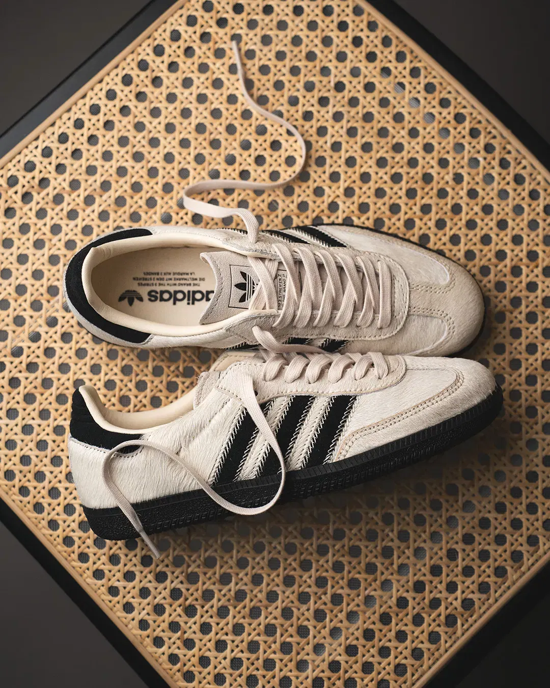 adidas Samba Og W Wonder White Pony JP5329 (Gr. 36 2/3 bis 40 2/3) für 72,89 € inkl. Versand (statt 112,00 €)