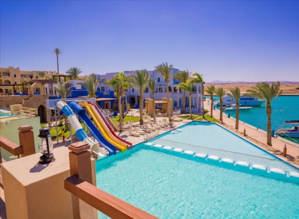 Ägypten/Marsa Alam: 8 Tage All Inclusive im 4* Marina Lodge at Port Ghalib mit Flug & Transfer und Zug für 444 €