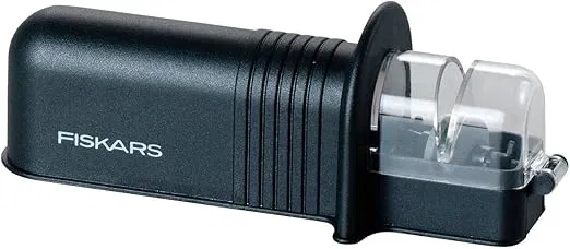 Fiskars Roll-Sharp Messerschärfer 1065598 (mit Keramik-Schleifstein Kunststoff Schwarz) für 10,99 € inkl. Prime-Versand (statt 15,99 €)