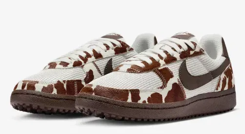 Nike Field General IH4478-030 (Gr. 35,5 bis 45 & 48,5 & 50) ab 59,99 € inkl. Versand (Nike Member) (statt 83,99 €)