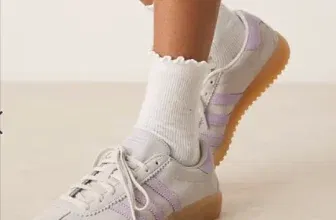 adidas Originals – Bermuda – Sneaker in Grau und Lila (Gr. 36 bis 48) für 44,00 € inkl. Versand (statt 85,00 €)