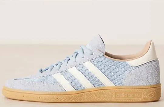 Schnäppchen, Deals und Rabattcodes des Tages - Adidas Originals Handball Spezial Sneaker in Blau und Cremeweiß mit Gummisohle