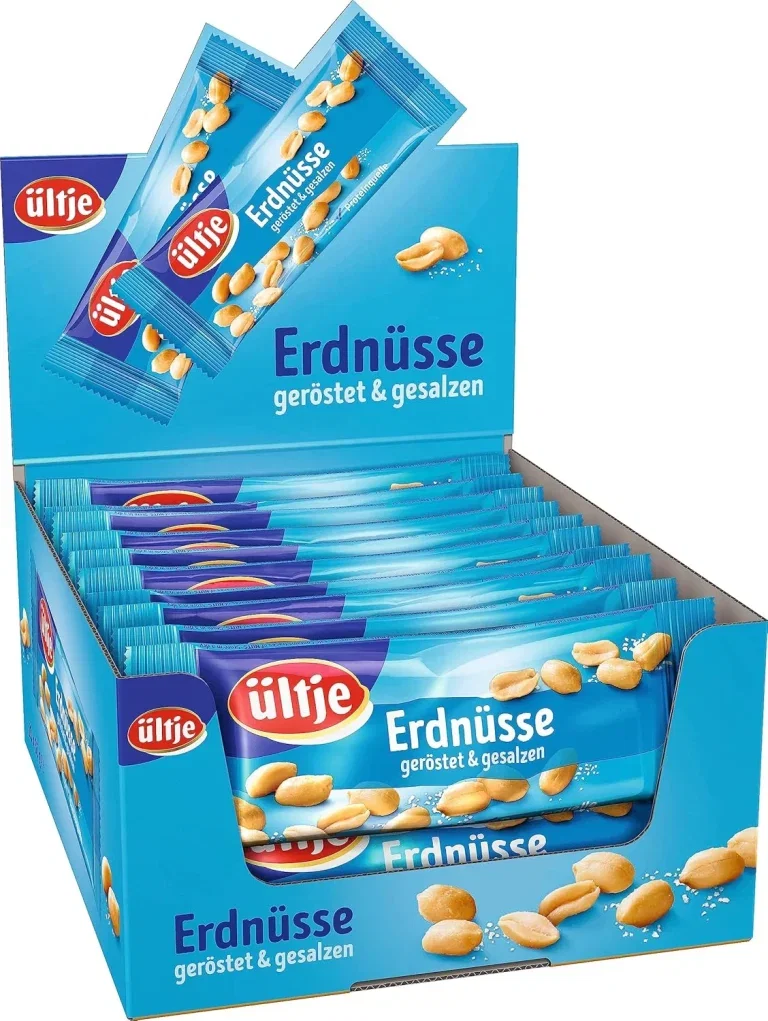 Offene blaue Verkaufsbox mit 20 Riegelbeuteln ültje Erdnüsse geröstet & gesalzen