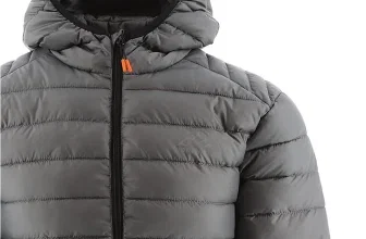 Detailaufnahme graue North Peak Steep Daunenjacke mit Kapuze und orangefarbenem Reißverschluss