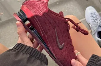 Nike Wmns Shox Z HQ7540 600 (Gr. 35,5 bis 42,5) für 71,00 € inkl. Versand (statt 105,00 €)