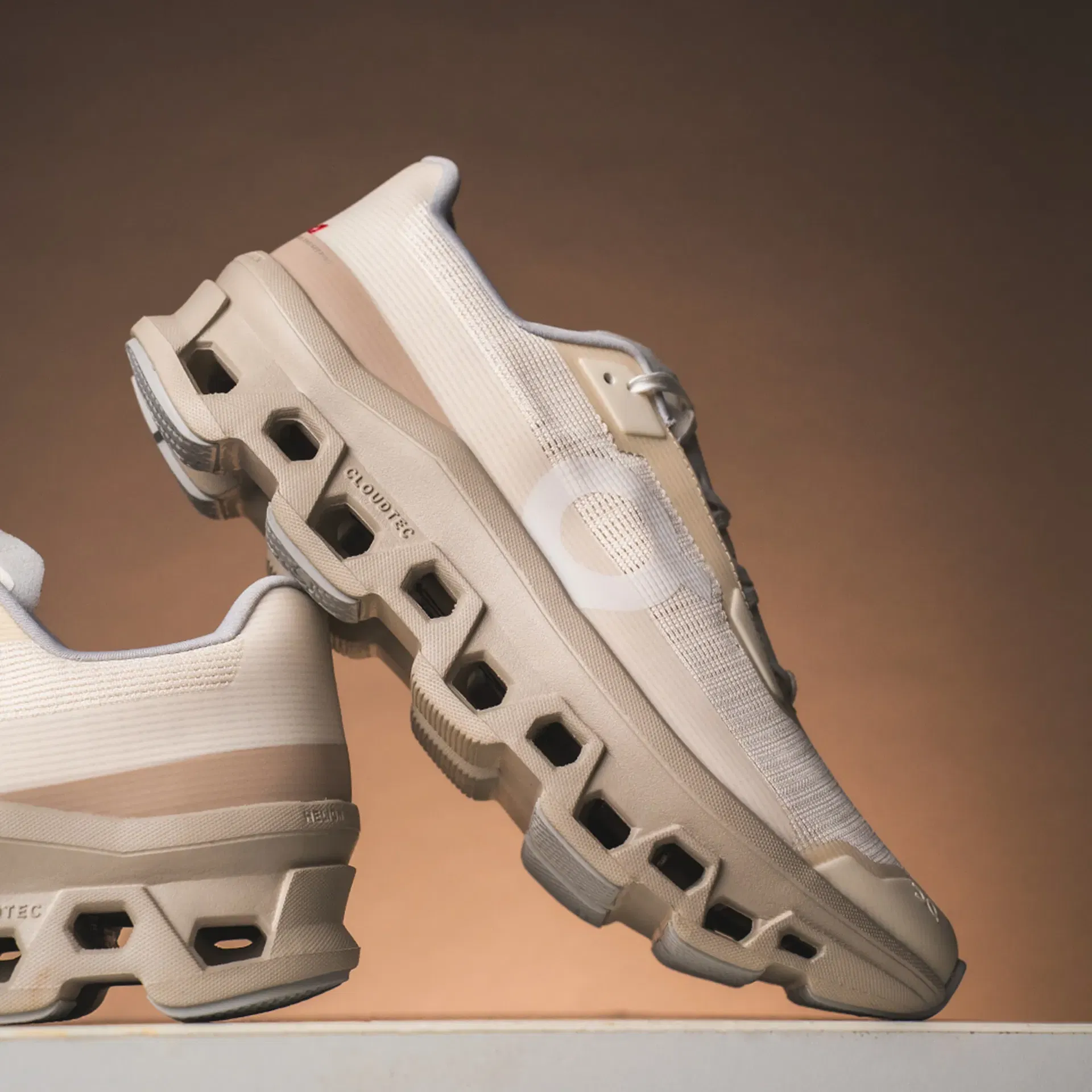 On Cloudmonster Void m Dew  Truffle 3MF10674179 (Gr. 40 bis 47,5) für 98,00 € inkl. Versand (statt 140,00 €)