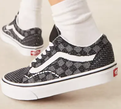 Vans – Old Skool Ek – Strick-Sneaker in Schwarz-Grau mit Schachbrettmuster (Gr. 35 bis 47) für 30,44 € inkl. Versand (statt 57,00 €)