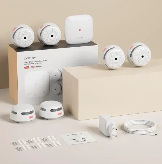 X-Sense Smart Rauchmelder XS01-M mit SBS50 Basisstation Zertifiziert nach EN 14604 (6 Stück mit Wlan) für 74,99 € inkl. Versand (statt 95,00 €)