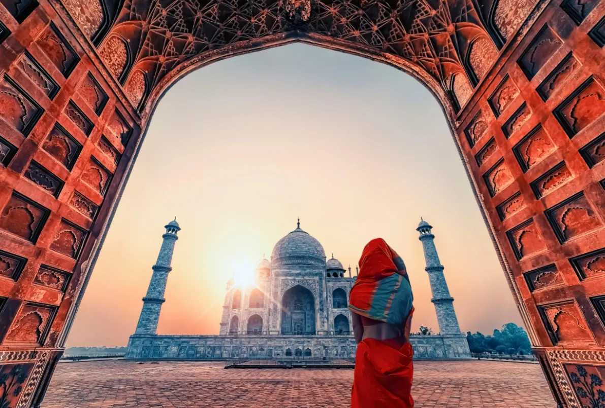 Zwischen Maharajas Marmor und Magie Berge Meer 12 17 2025 04 31 PM Schnäppchen, Deals Und Rabattcodes Des Tages - Luxuriöse Szene Mit Maharajas Marmor Und Magischen Bergen