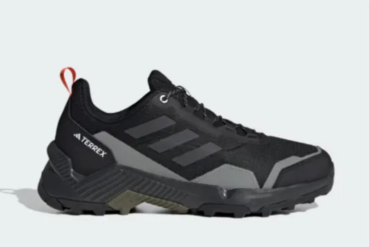 adidas Eastrail 2.0 Wanderschuh IG8856 (Gr. 40 2/3 bis 46 2/3) ab 45,00 € inkl. Versand  (adiClub) (statt 72,00 €)