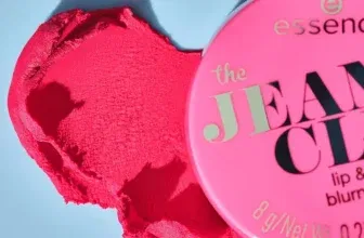 Schnäppchen, Deals und Rabattcodes des Tages - essence the JEANS CLUB lip cheek blurry mousse Rouge Nr. 01 Pink - vegan, ölfrei, ohne Parabene