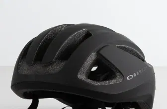 Oakley – ARO3 LITE Helm Schwarz FOS900596 für 42,75 € inkl. Versand (statt 60,00 €)
