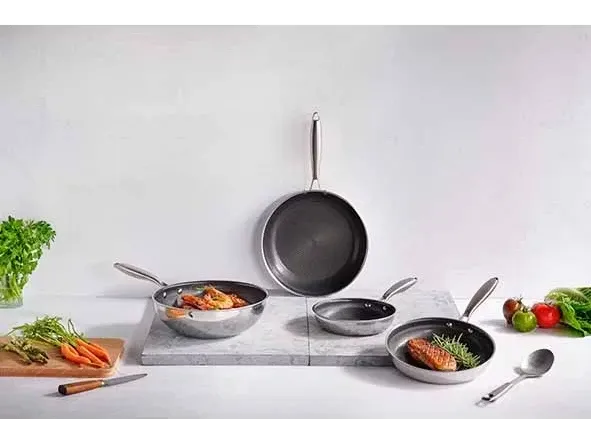 Thermos Thermoclad Pfannen Set 4-teilig für 68,90 € inkl. Versand (statt 4,00 €)