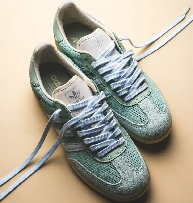 adidas Originals Samba OG Sneakers Hazy Green/sky Tint/off-white UNISEX für 49,95 € inkl. Versand (statt 74,99 €)