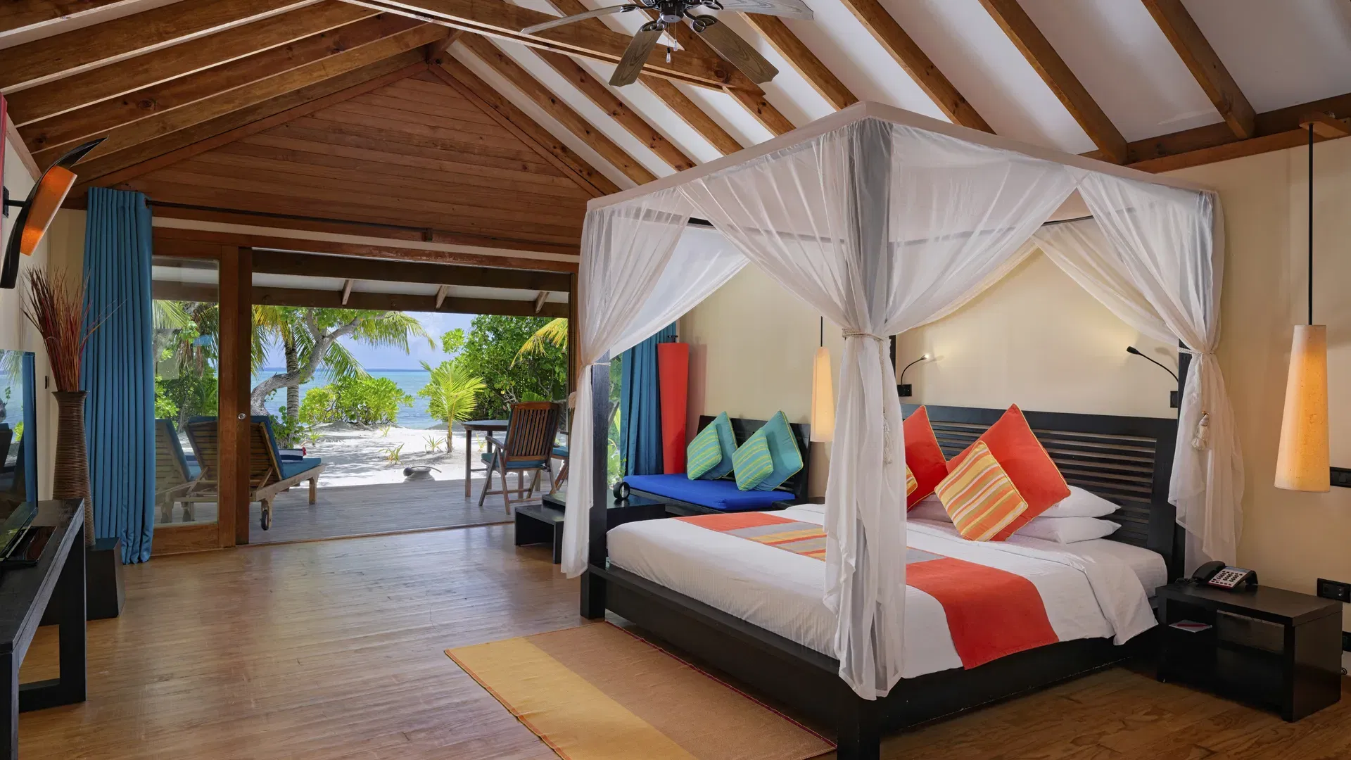 Malediven: 8 Nächte im 4* Canareef Resort Maldives ab 1.999 € p.P.