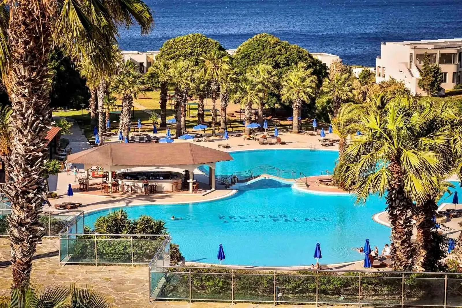 Schnäppchen, Deals Und Rabattcodes Des Tages - Luxuriöser Pool Im Kresten Palace Hotel