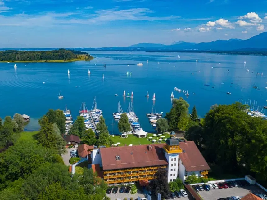 5 Nächte im 4★ Yachthotel Chiemsee inkl. Halbpension & Wellness für nur 888 € für 2 Personen
