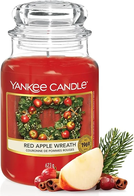 Yankee Candle Duftkerze im Glas Red Apple Wreath für 21,71 € inkl. Prime-Versand