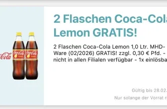 Frau genießt entspannende Massage in Wellness-Spa