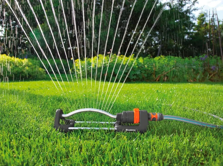 Gardena Viereckregner Aqua S: Rasensprenger (90-220 m² Reichweite)