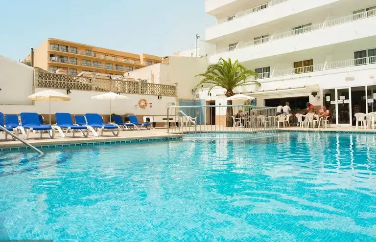 Last Minute Mallorca Urlaub: 8 Tage im HSM Reina del Mar inkl. Flug & Halbpension ab 400 €