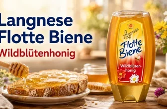 Ein Bild von Langnese Flotte Biene Wildblütenhonig in einer Flasche neben einem Teller mit Honig auf Brot.