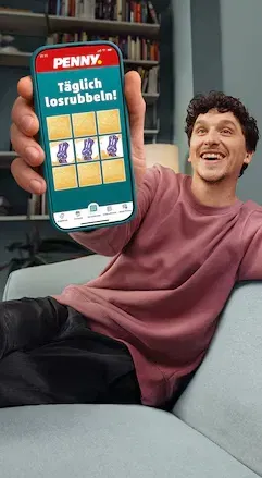 Mann Hält Ein Smartphone Mit Penny Rubbel-App