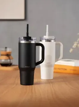 Bodum Reisebecher mit Henkel und Silikonstrohhalm TRAVELMUG