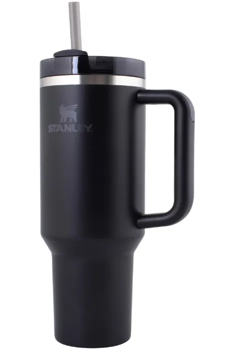 Thermobecher Stanley Cup Quencher Schwarz (ca. 1,18l) für 35,99 € inkl. Versand (30,00 € bei Abholung) (statt 54,94 €)