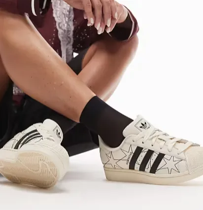 adidas Originals – Superstar Ii – Sneaker in Wollweiß mit Stern-Ziernähten (Gr. 36 bis 44)