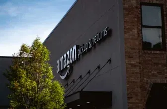 Ein Amazon-Logistikzentrum mit neuem Mindestbestellwert