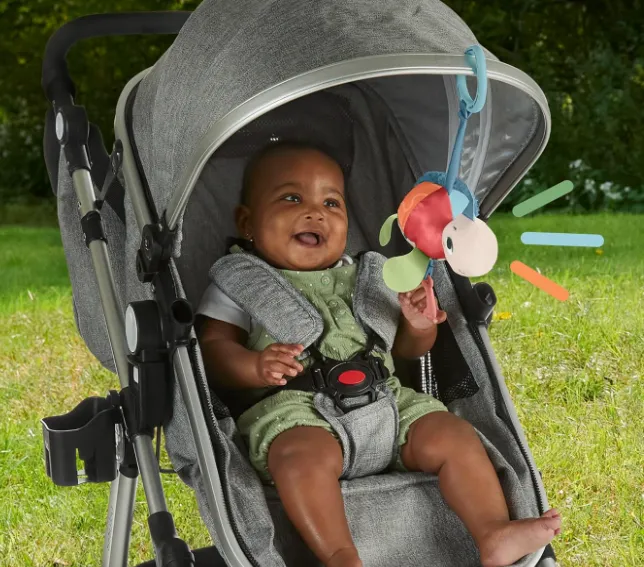 FISHER PRICE Flotte Schildkroete Pluesch Kinderwagenspielzeug mit Federbewegung und Rasselgeraeuschen 80 aus recyceltem Stoff Schnäppchen, Deals und Rabattcodes des Tages - FISHER-PRICE Flotte Schildkröte Plüsch Kinderwagenspielzeug