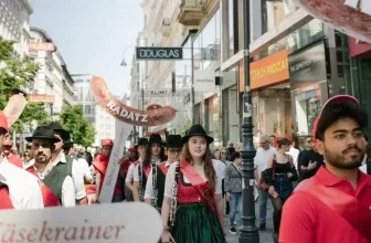 Gratis Käsekrainer in Wien am Welttag der Käsekrainer