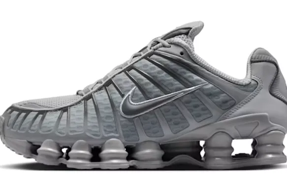 Schnäppchen, Deals und Rabattcodes des Tages - Kaufe Nike Shox TL in grau