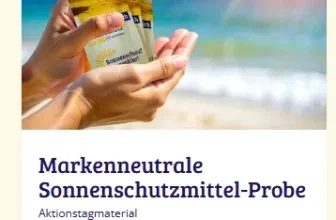 Person hält Sonnenschutzcreme Proben am Strand