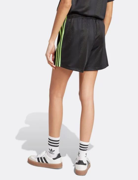 Schnäppchen, Deals und Rabattcodes des Tages: Sportliche adidas Jacquard Short Damen Shorts JW5158 in Schwarz