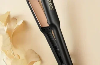 Schwarzes CRASTS Professional Glätteisen mit roségoldenen Heizplatten und Temperaturanzeige.