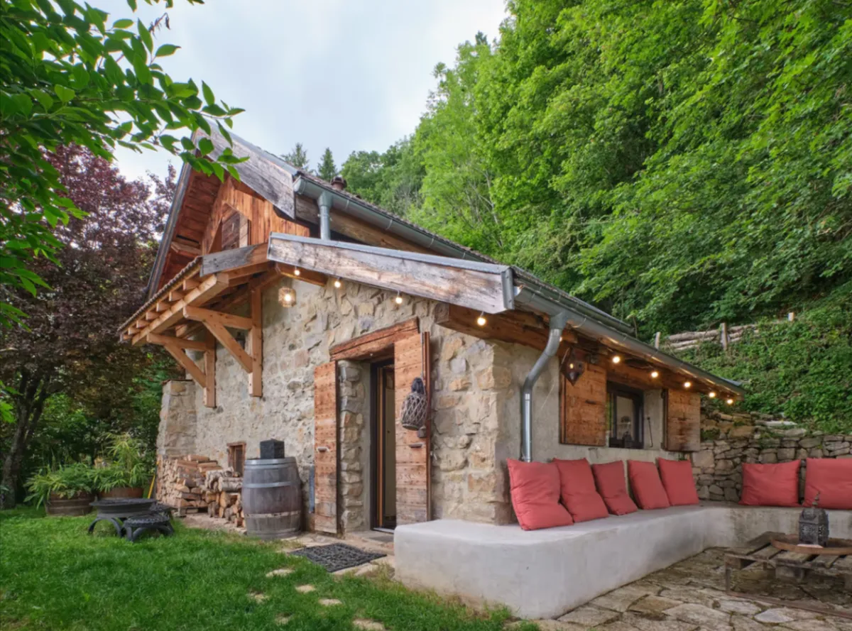 Kurzurlaub in Frankreich: Modernes Ferienhaus in der Chartreuse ab 117 € p.P.